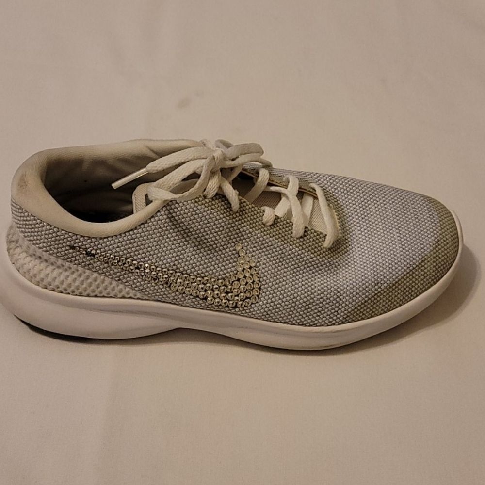 Nike flex Emvellish Details size 9